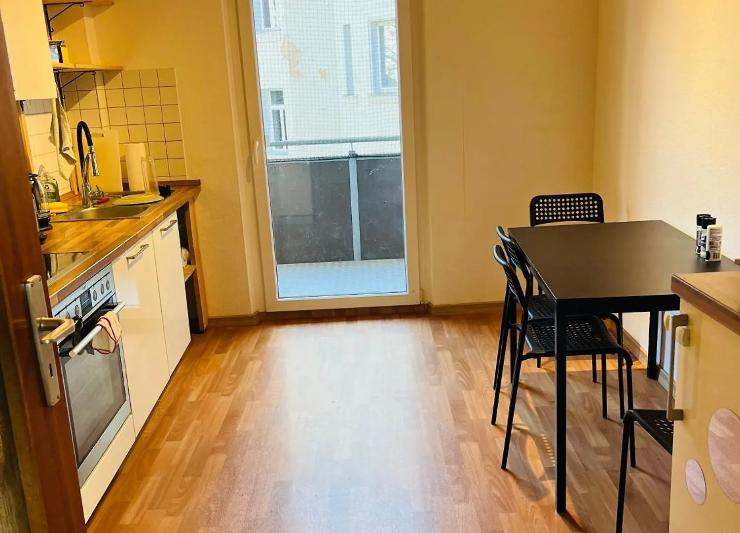 Bright & Spacious Room In Shared Home ニュルンベルク ホームステイ
